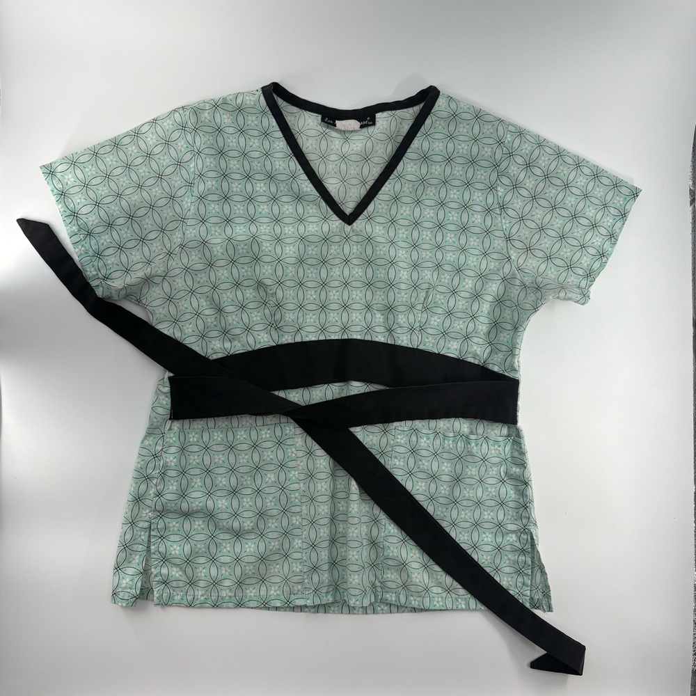Women’s Geometric V-Neck 2 Pocket Scrub Top with Tie Front